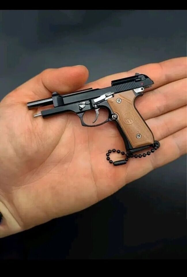 1/3 High Quality Metal Keychain Model Toy Gun Miniature Alloy Pistol