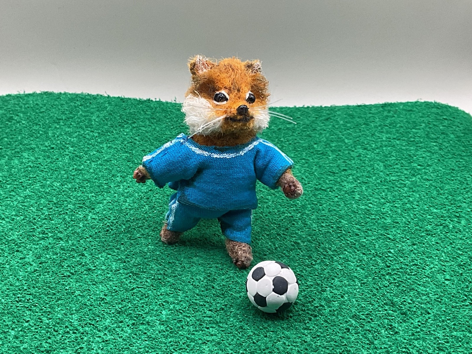 Miniature little Fox Soccer player- approx. 2.5\