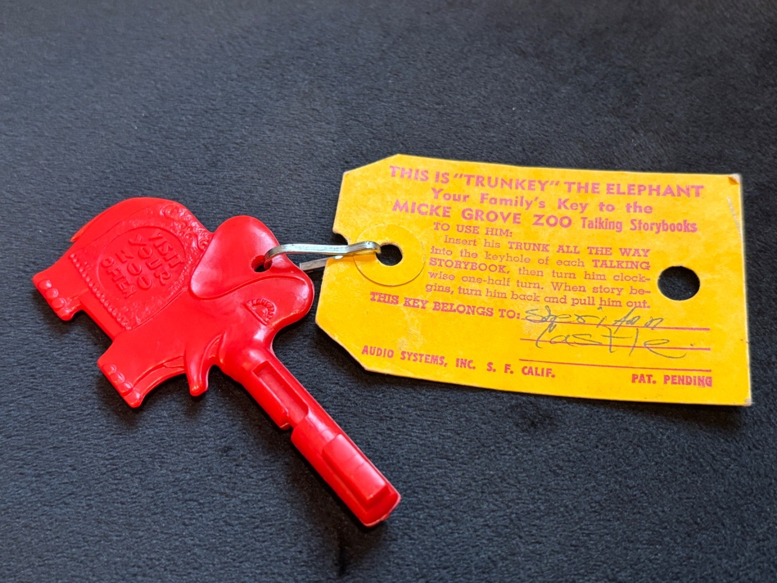 RARE Vintage San Joaquin Cali. Mickie Grove Zoo Elephant Key Red w/ Original Tag