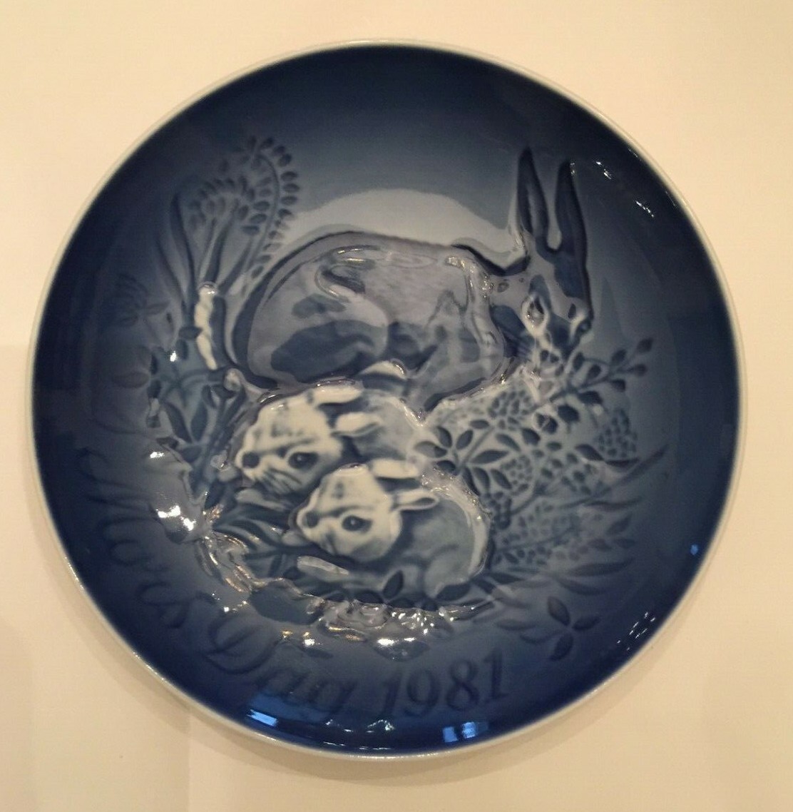 Bing & Grondahl Mother\'s Day 1981 Collector Plate Mother Rabbit & Bunnies