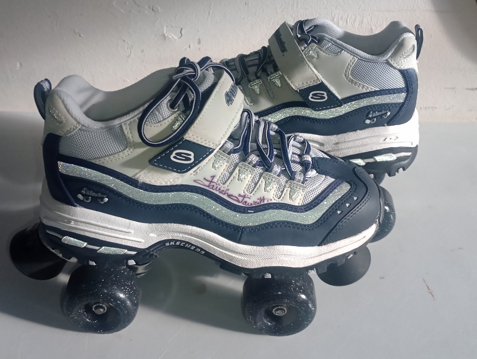 FARRAH FAWCETT OWNED USED AUTOGRAPHED ROLLER SKATES 1 OF A KIND COA INCLUDED