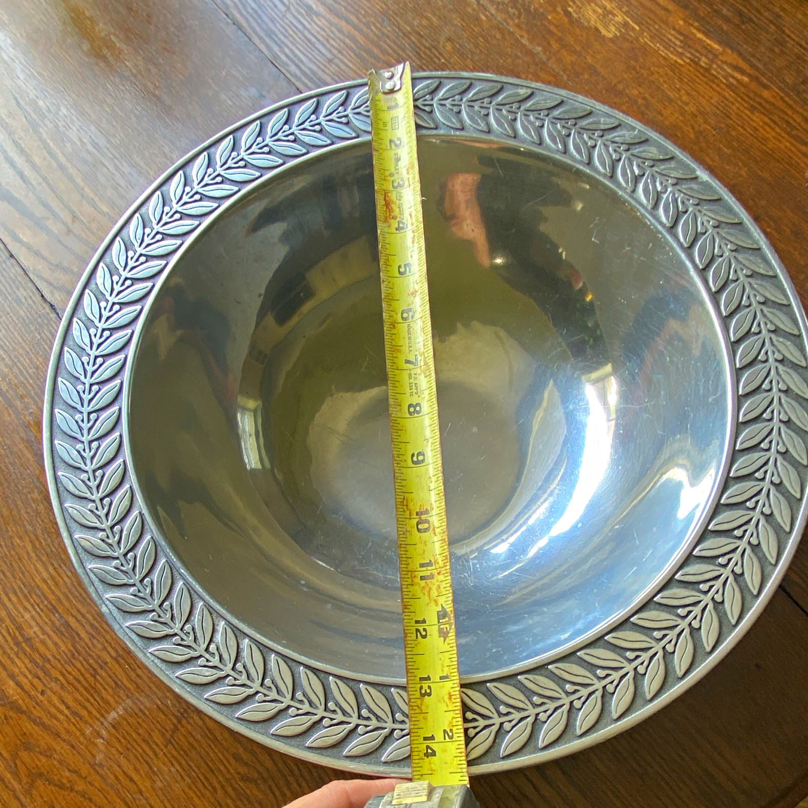 Wilton Armetale Large 14.5” Serving Bowl Leaf Berry Border Vintage USA