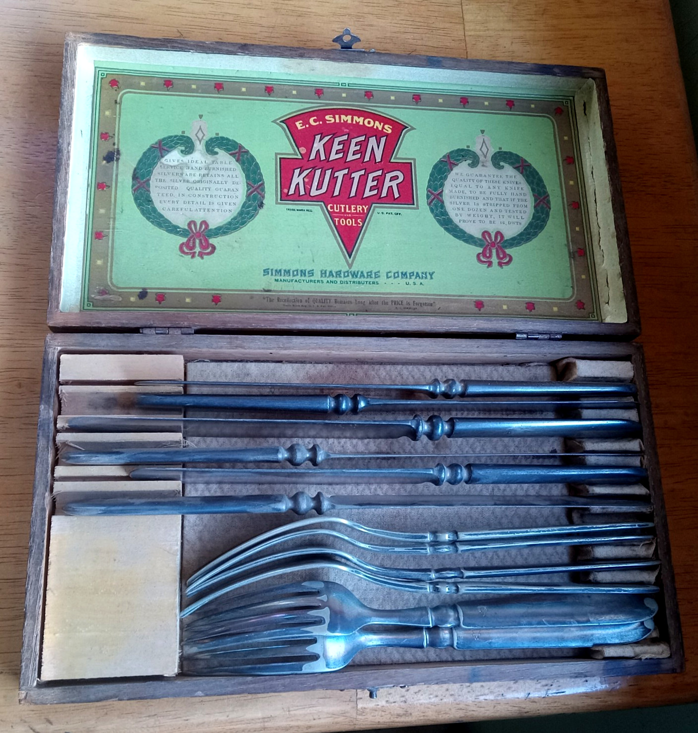 ANTIQUE KEEN KUTTER SET OF KNIVES & FORKS IN WOOD BOX W/LABEL SIMMONS HARDWARE