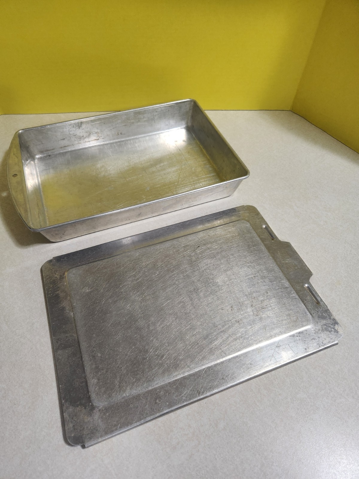 Vintage Mirro Aluminum Cake Brownie Pan 13 x 9 x 2 With Slide On Cover Lid VGC Vintage Mirro Aluminum Cake Brownie Pan 13 x 9 x 2 With Slide On Cover Lid VGC