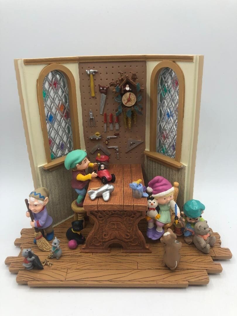 Hallmark Keepsake Ornament Display Santa's Toy Shop 1996 6 artist signatures NEW