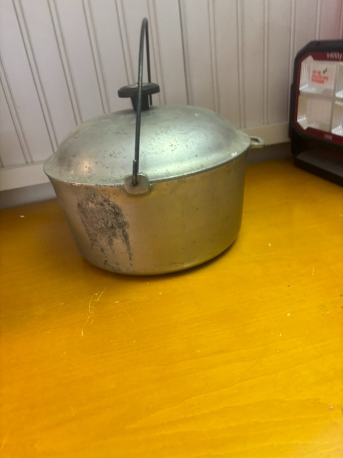 Household Institute Aluminum Dutch Oven 10” D With Bail Handle & Lid