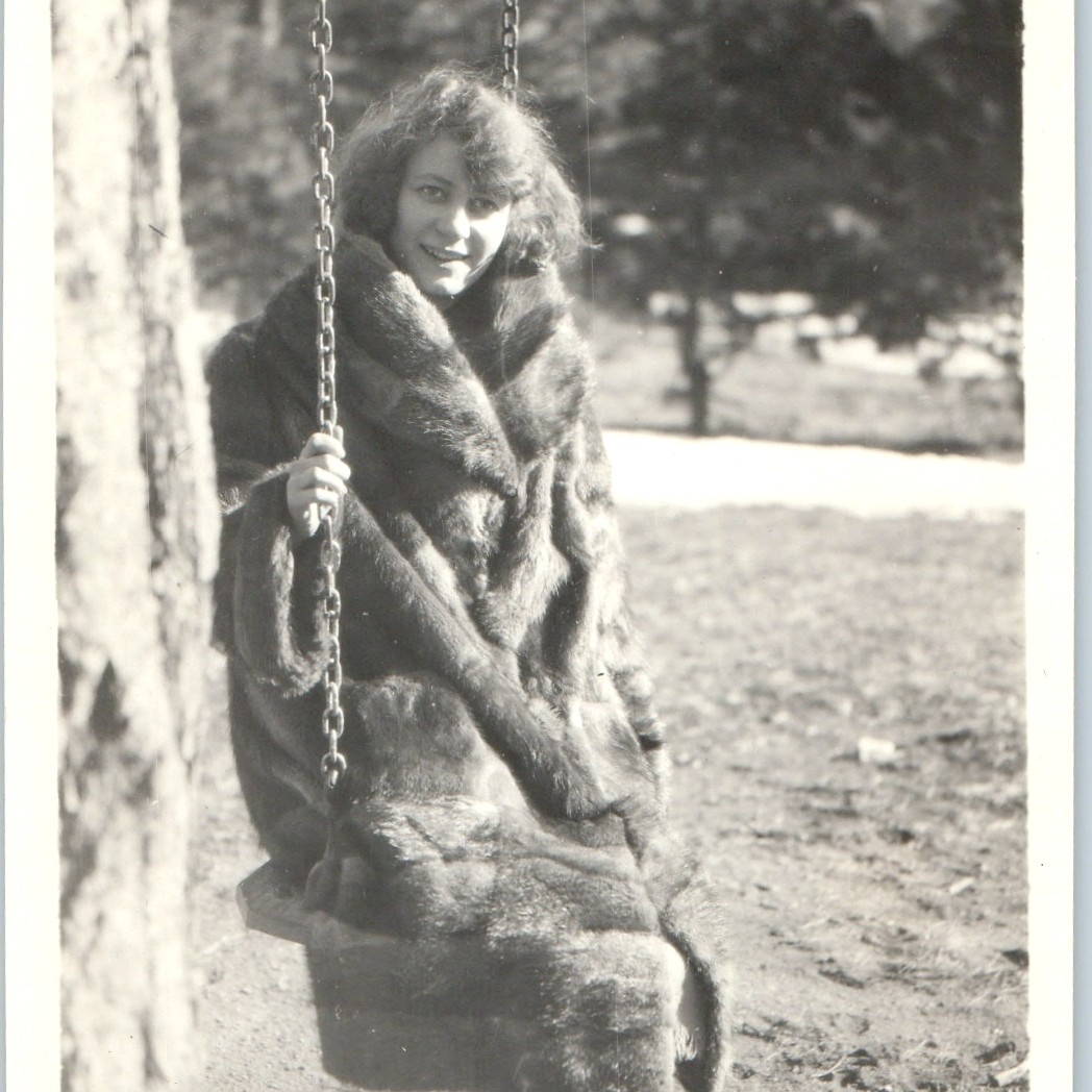 c1920s Cute Woman Fur Coat Snapshot Photo Swing Tall Lace-up Boots Fashion 5.6in