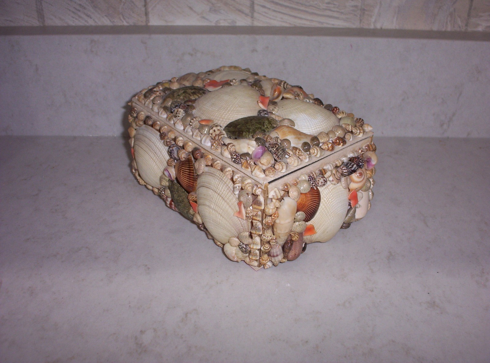 Vintage Seashell Encrusted Hinged Lid Jewelry Trinket Keepsake Treasure Box Vintage Seashell Encrusted Hinged Lid Jewelry Trinket Keepsake Treasure Box