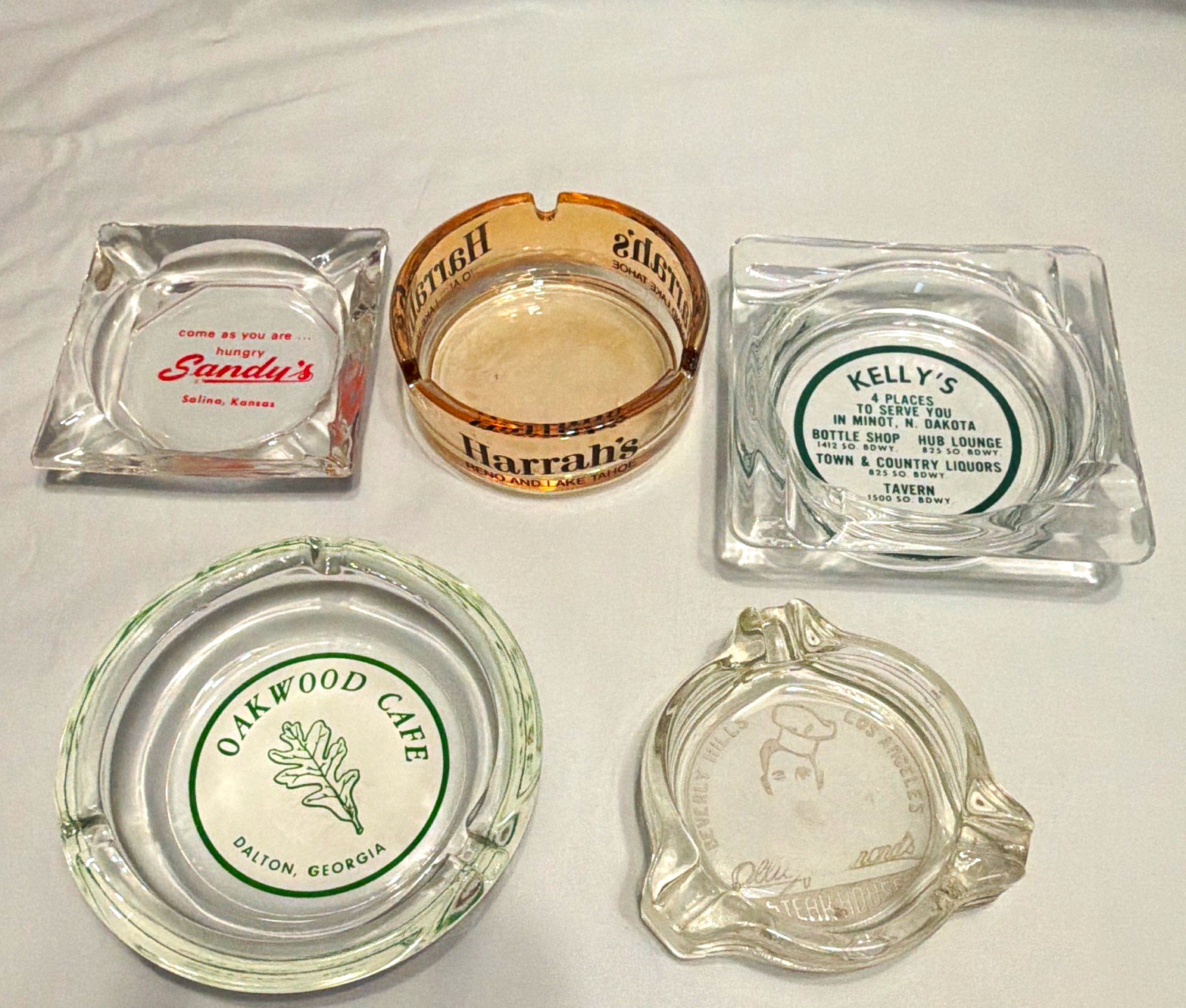 VINTAGE HARRAH'S KELLY'S OAKWOOD SANDY'S BEVERLY HILLS GLASS ASHTRAYS LOT 5