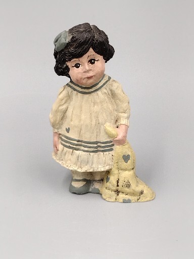 Sarah\'s Attic Rachel Collectible Figurine Nightgown Dragging Blanket