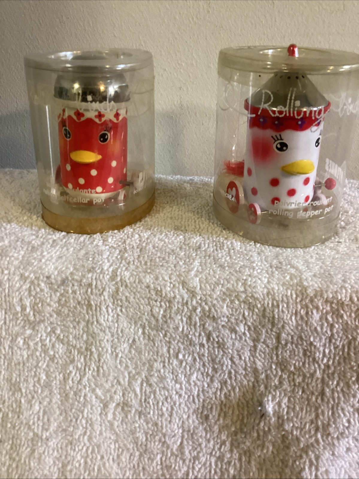 PAIR PYLONES OF PARIS CLOCKWORK WIND UP CANARY BIRD MOBILE SALT & PEPPER SHAKERS