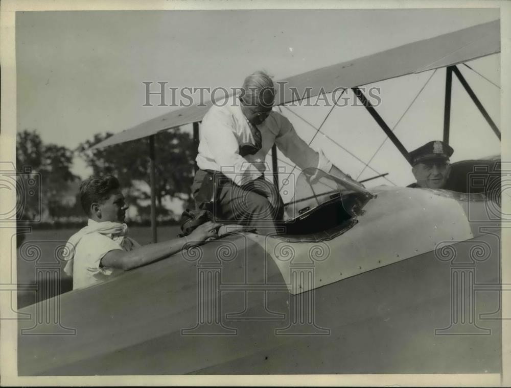 1932 Press Photo Spot Landing Plane Trial