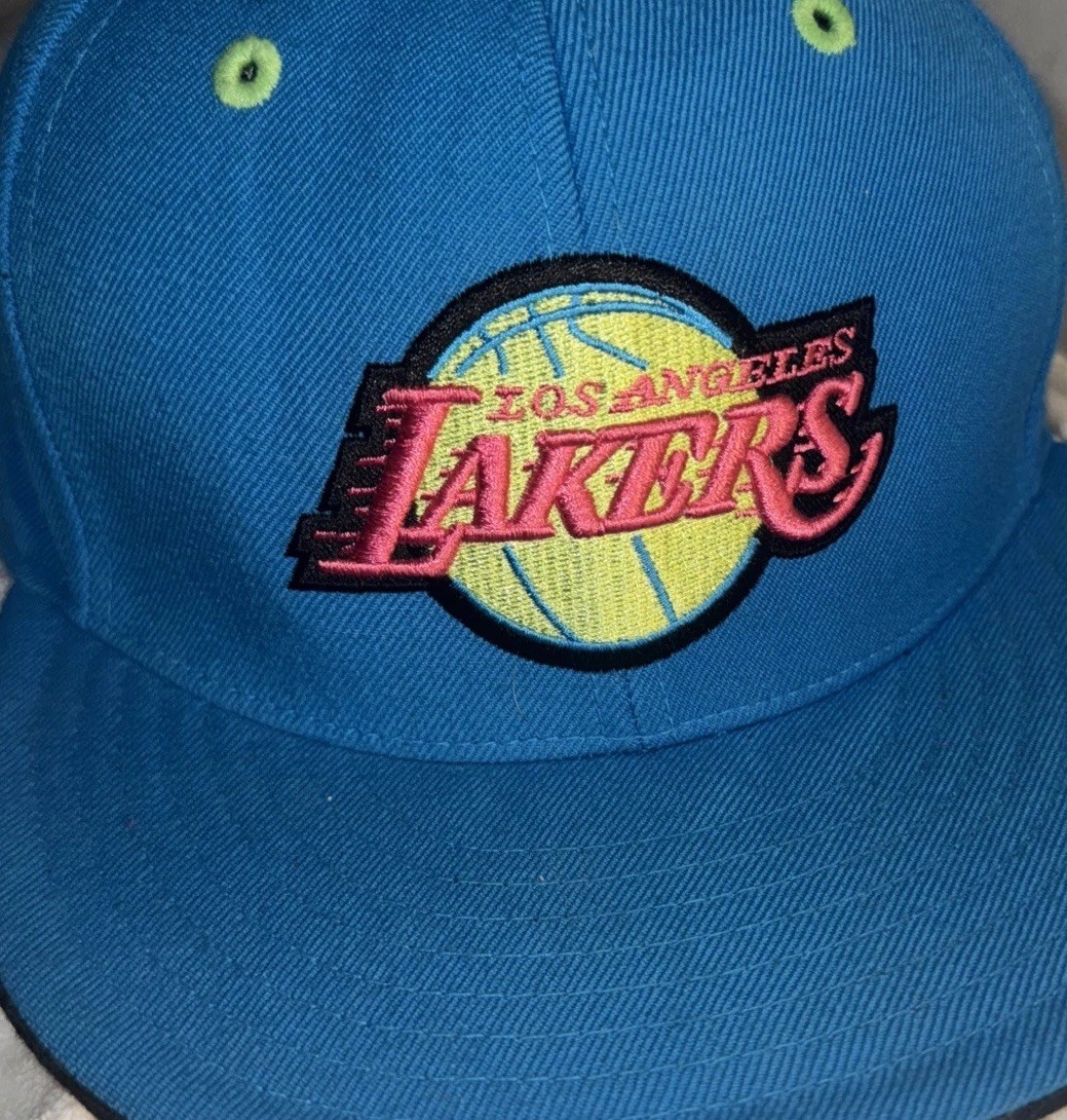 Rare hat ADIDAS NBA Los Angeles Lakers fitted size 7 3/8 inches 