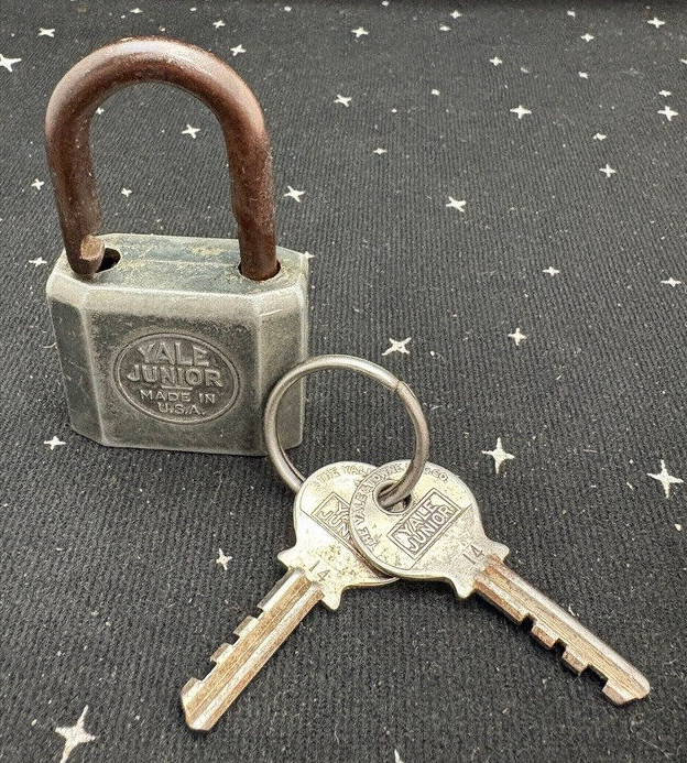 VTG Yale Junior Metal Padlock W 2 Keys 3\