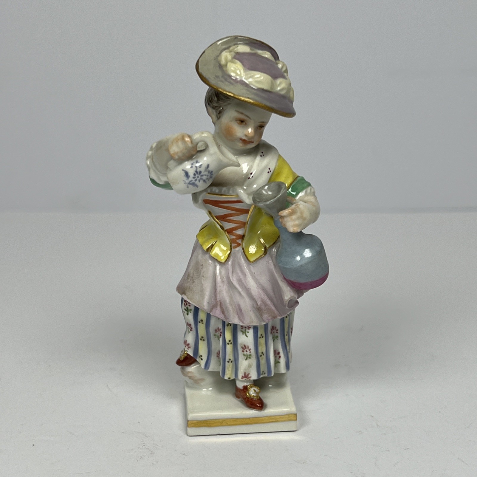 Vintage Meissen Porcelain G6 Girl Pouring Wine Jug Acier Figurine Crossed Swords