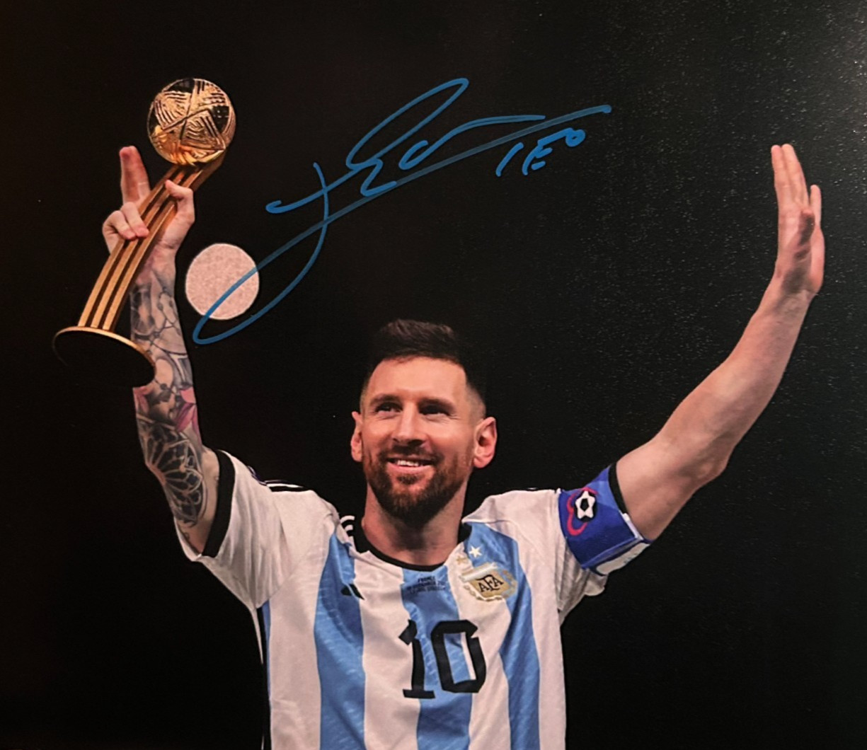 LIONEL MESSI Signed Original 8x10\