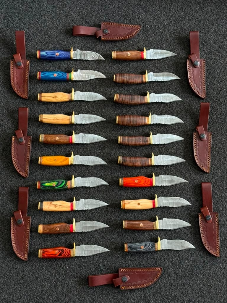 Wholesale Lot of 20 Damascus Steel Handmade 6'' Skinner Hunting Knives W/Sheaths