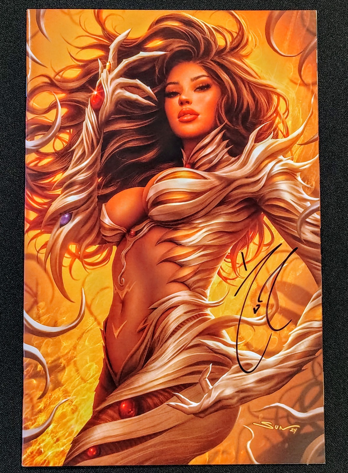 Witchblade #3 Sun Khamunaki Exclusive Virgin Variant Cover Signed + COA Witchblade #3 Sun Khamunaki Exclusive Virgin Variant Cover Signed + COA