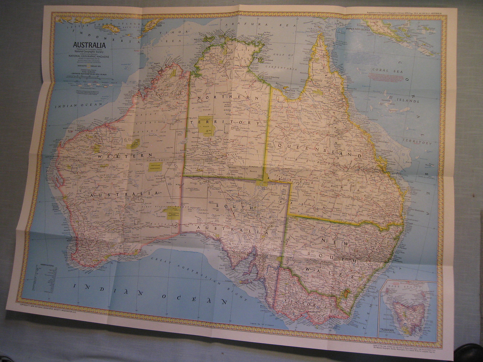 AUSTRALIA MAP LAND OF LIVING FOSSILS National Geographic February 1979