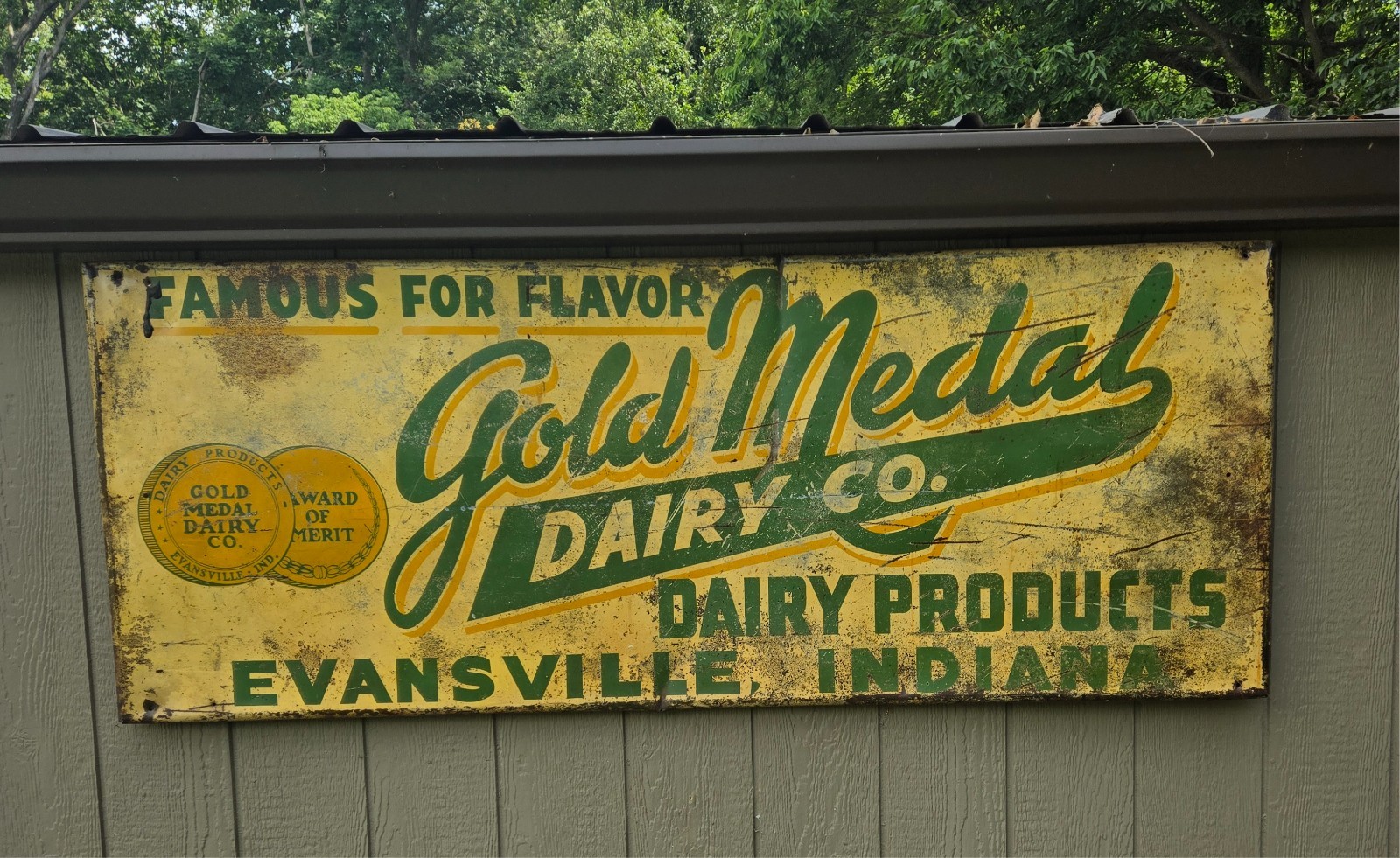 RARE 1930\'S GOLD MEDAL DAIRY CO. METAL ADVERTISING SIGN FROM EVANSVILLE, INDIANA RARE 1930\'S GOLD MEDAL DAIRY CO. METAL ADVERTISING SIGN FROM EVANSVILLE, INDIANA