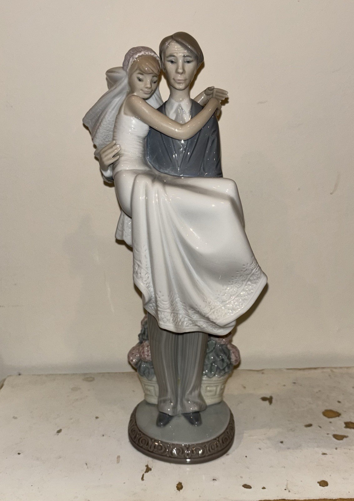 Lladro “Over The Threshold” Bride And Groom Wedding Figurine