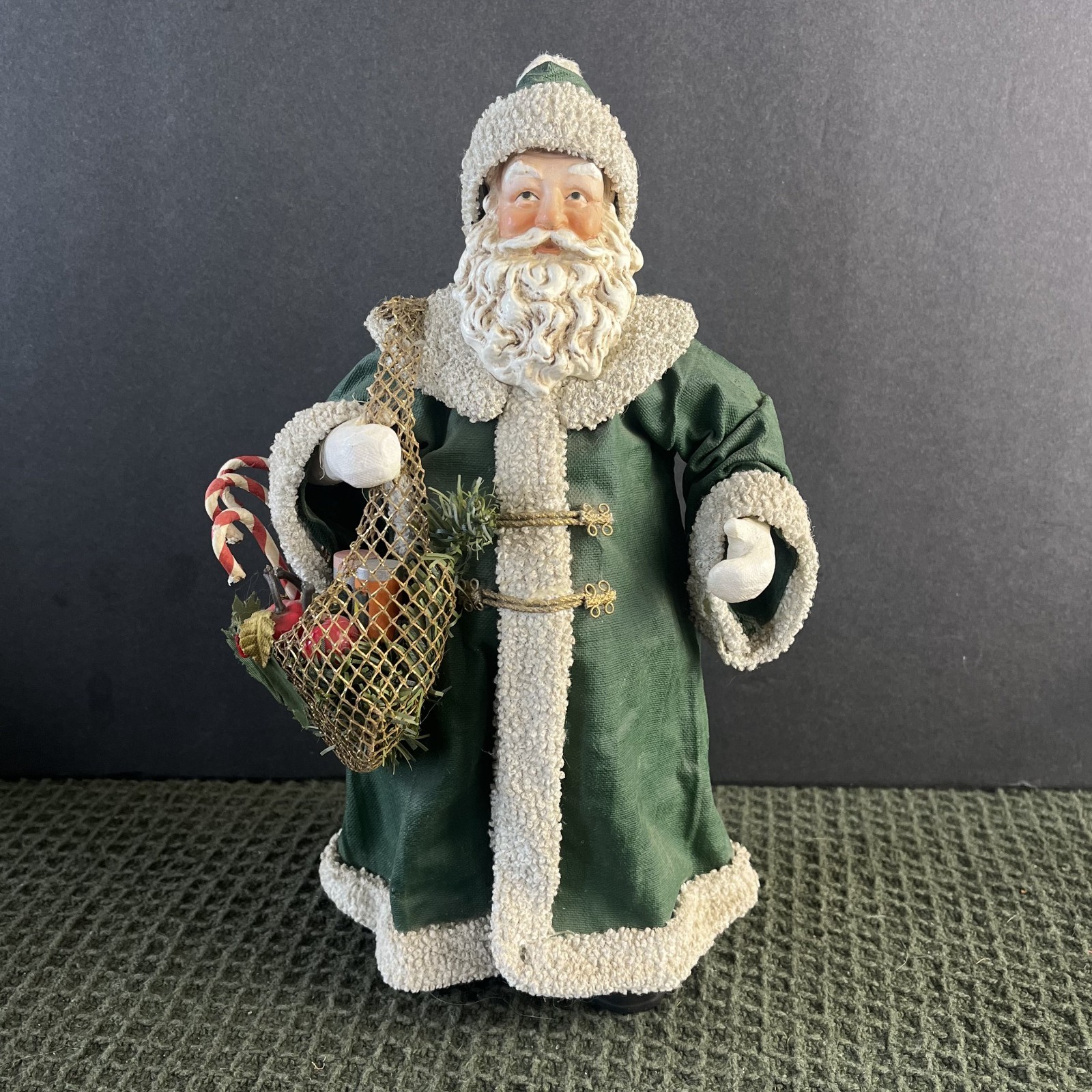 Clothtique by Possible Dreams 1993 Papier-mâché Santa Apples Candy Cane Green