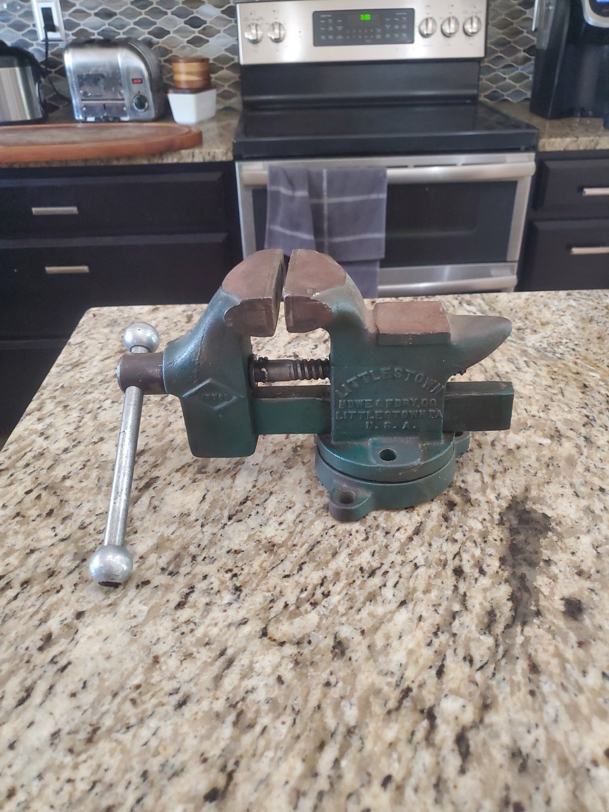 Vintage Littlestown No. 25 Bench Vise w 3-1/2\