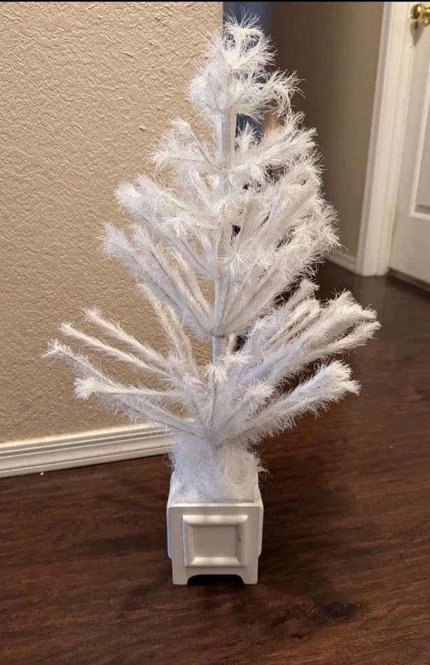Martha Stewart 2003 First Snowfall Retired 24 Inch Christmas Feather Tree White
