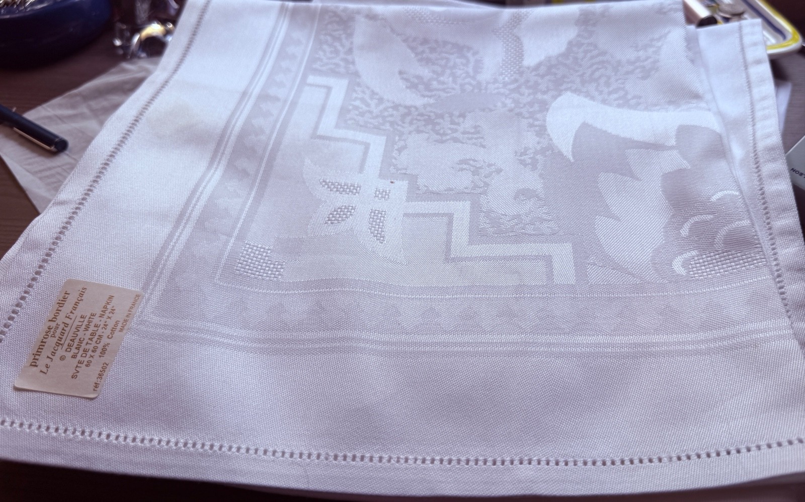 8 Le Jacquard Francais Large White Jacquard Dinner Napkins “Deauville” B282 8 Le Jacquard Francais Large White Jacquard Dinner Napkins “Deauville” B282