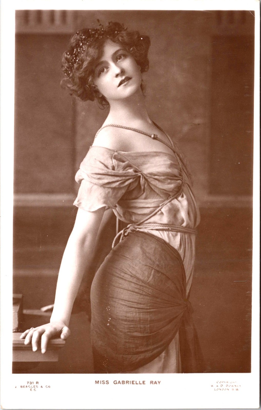 GABRIELLE RAY : PRETTY STAGE ACTRESS : J BEAGLES : BY W & D DOWNEY : RPPC   1907