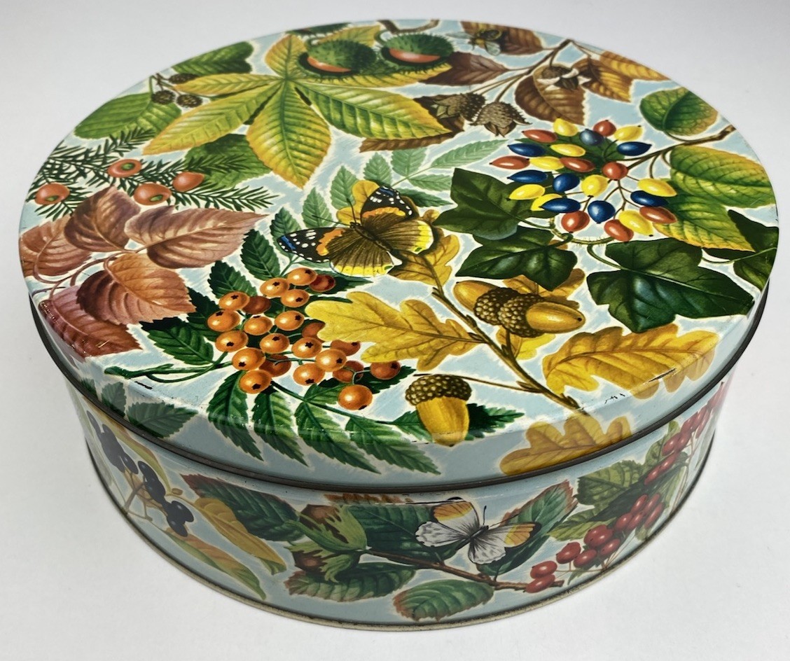 Vintage Peek Frean Co. Biscuit Floral Tin Round Butterfly Bee HTF England Vintage Peek Frean Co. Biscuit Floral Tin Round Butterfly Bee HTF England