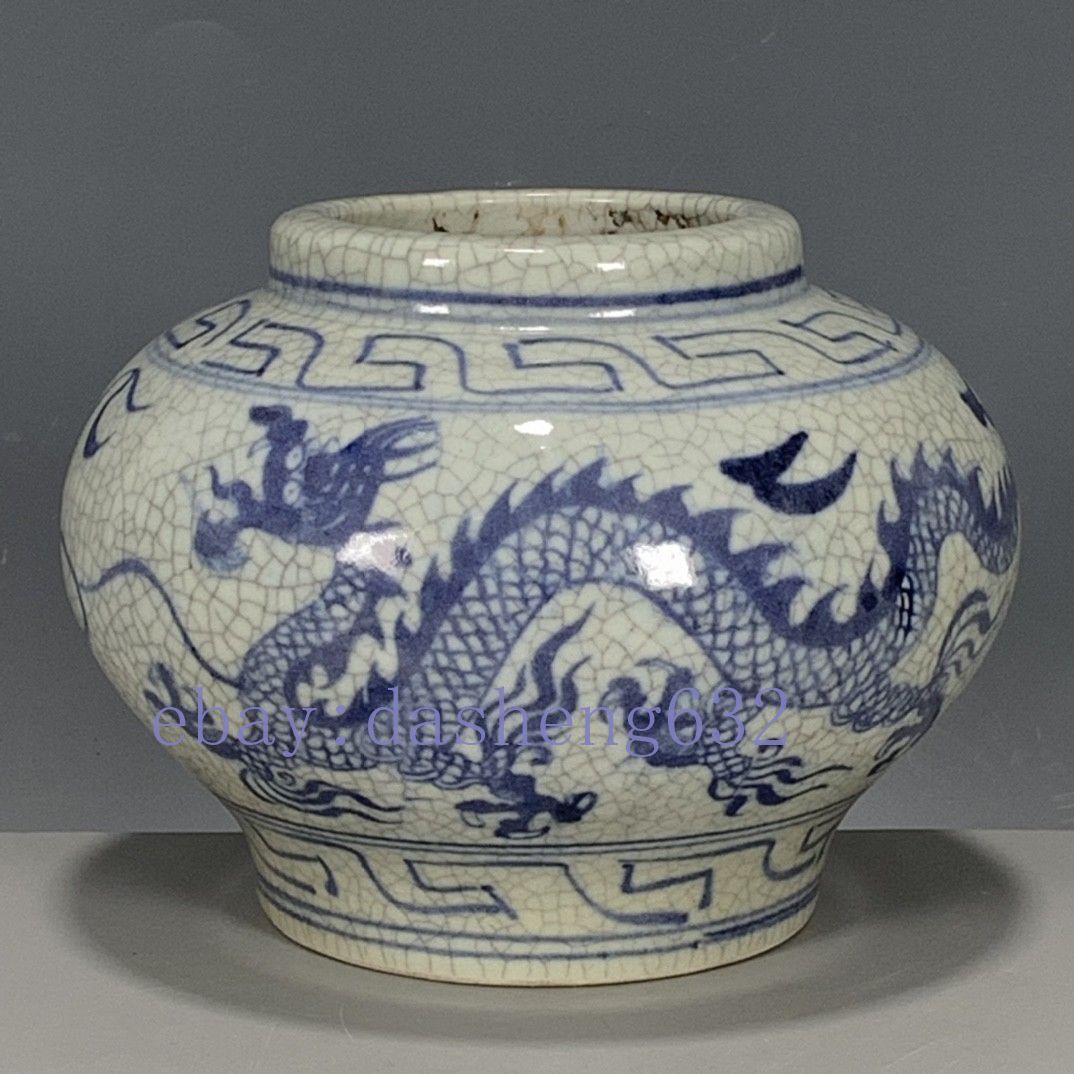 Chinese Antique Porcelain Blue and White Hand-Painted Dragon Patterned Jar Chinese Antique Porcelain Blue and White Hand-Painted Dragon Patterned Jar