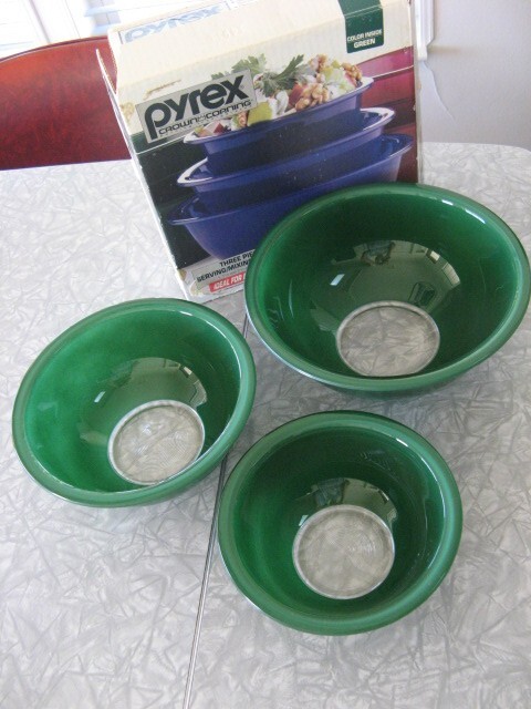 vtg 1990 orig box Pyrex Corning Glass GREEN 3 bowl set 322 323 32 Pristine