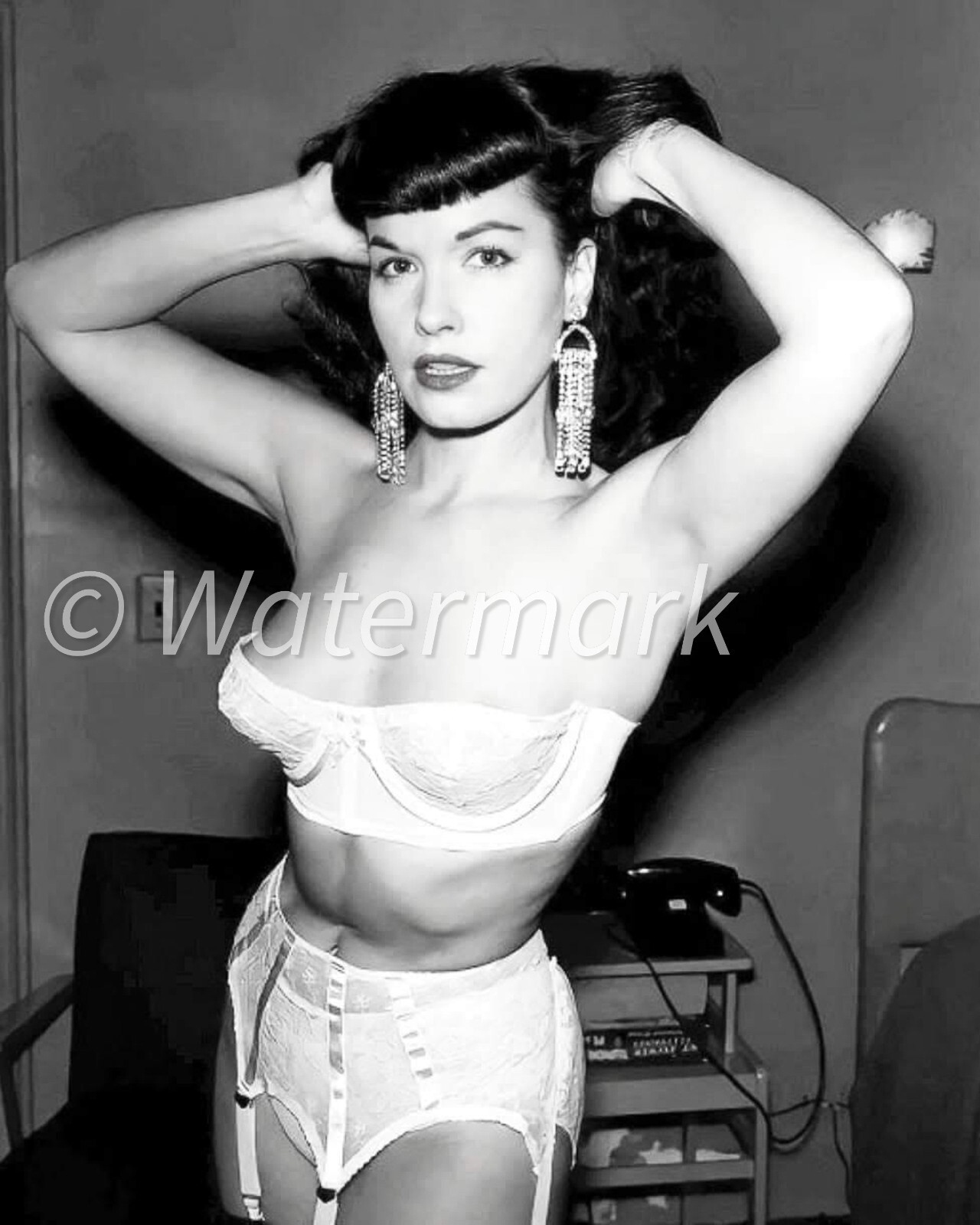 BETTIE PAGE - 1950s Pin-Up Beauty 💜 8x10 Photo - Vintage Glamour Portrait