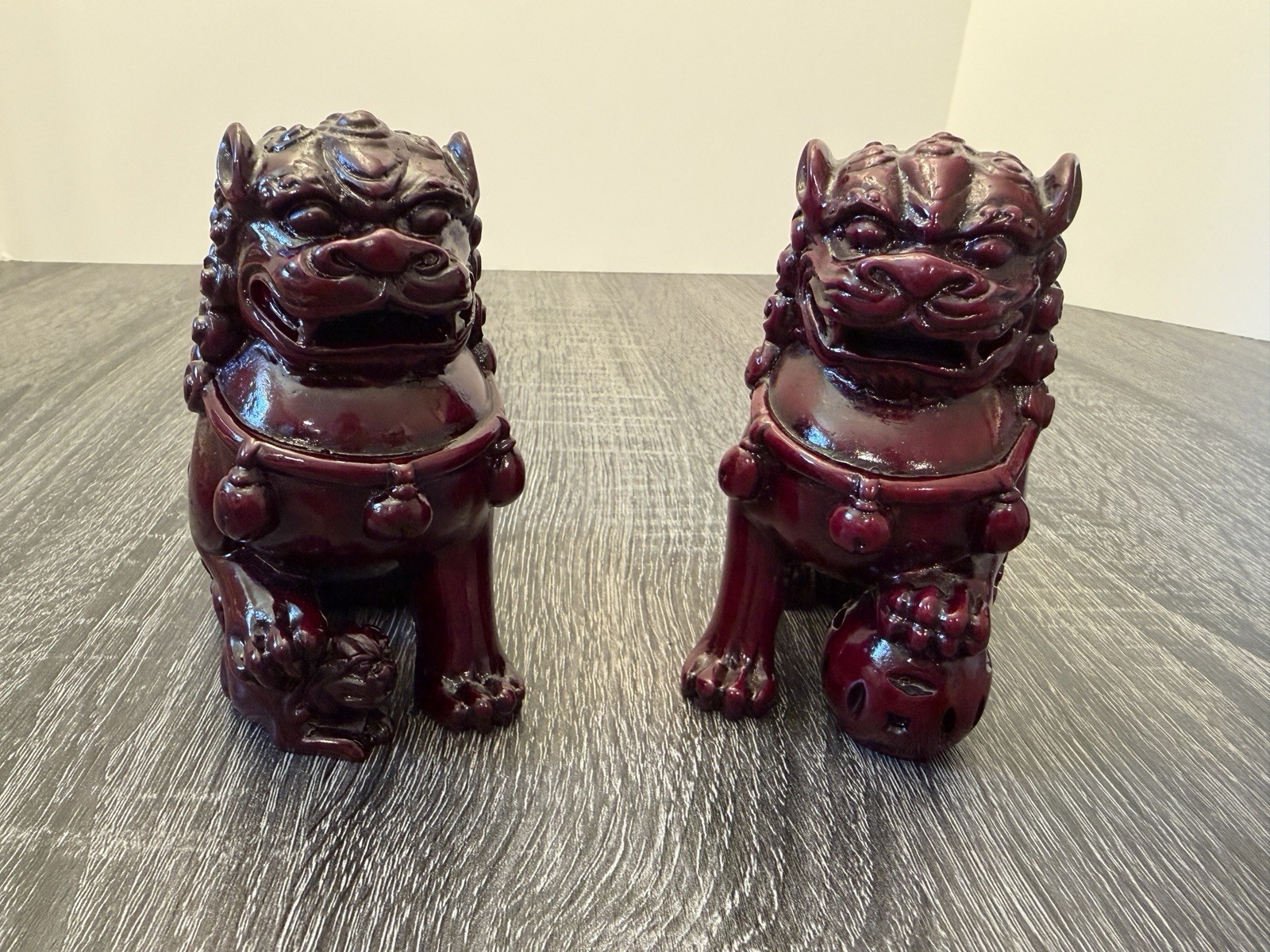 Foo Dogs Chinese Guardian Lions Vintage Pair Red Resin Hollywood Regency Kitsch