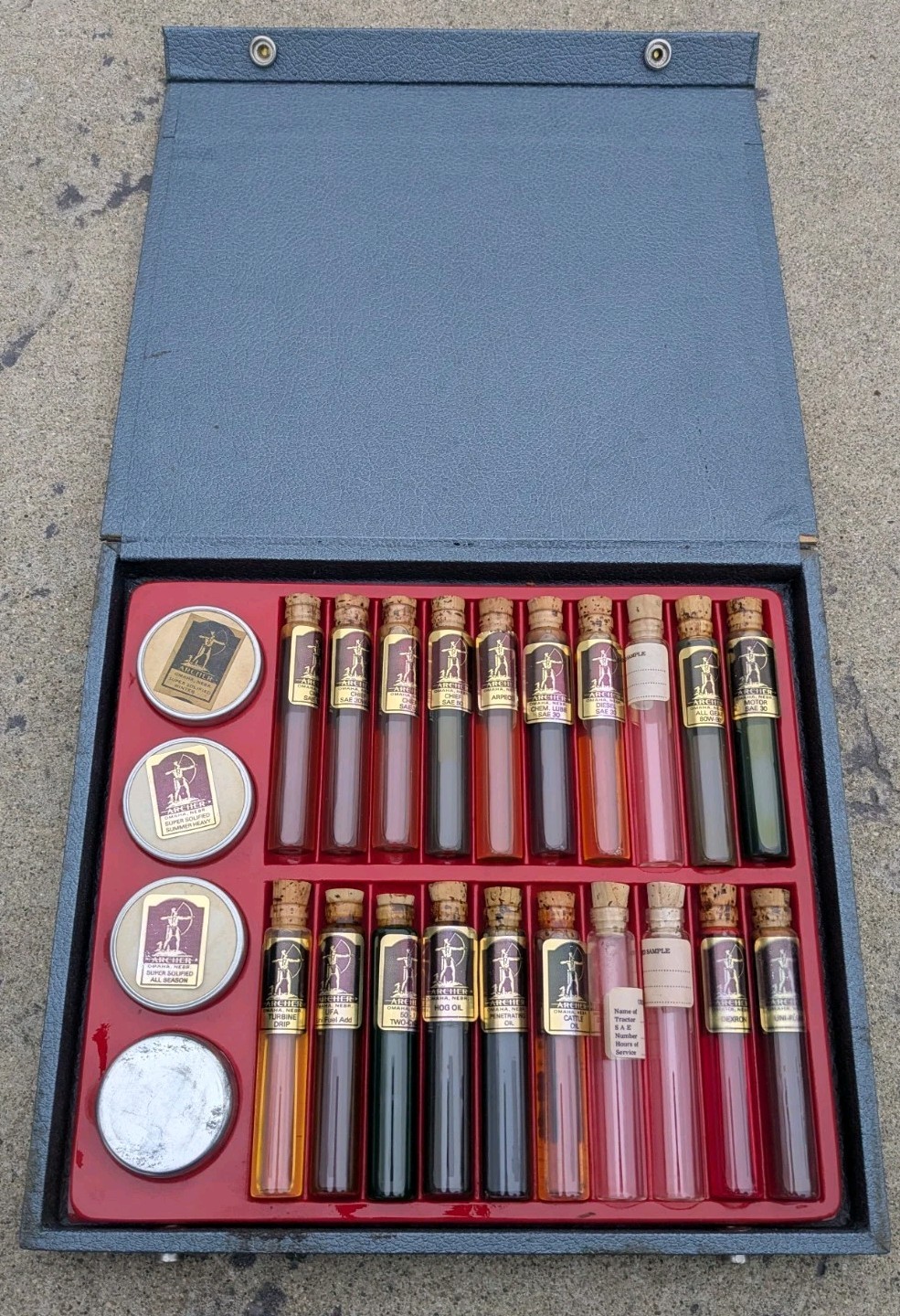 Vintage Archer Oil & Grease Salesman Sample Oil Bottles Test Kit in Case 🔥🔥🔥