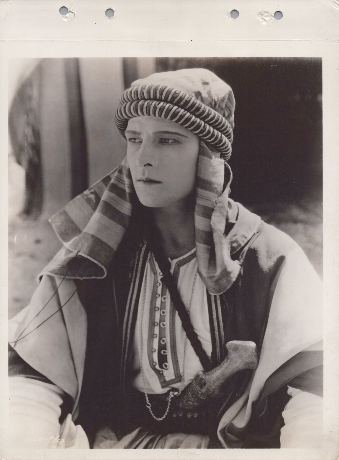 HOLLYWOOD RUDOLPH VALENTINO EXOTIC COSTUME 1920s DBW KEYBOOK PORTRAIT PHOTO 201