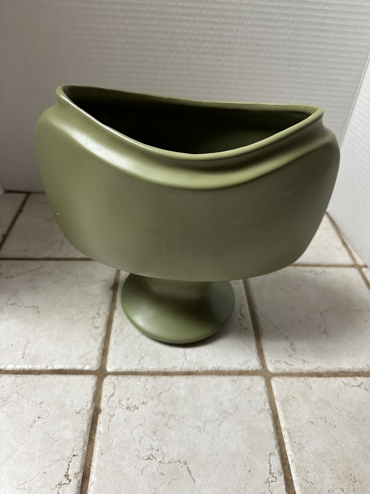 McCoy Floraline Axe Head Vase Avocado Green # 436 8.75” Tall Mid Century Modern