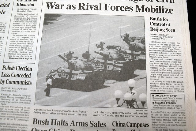 TANK MAN Tiananmen Square Beijing China Protests Massacre PHOTO 1989 Newspaper  