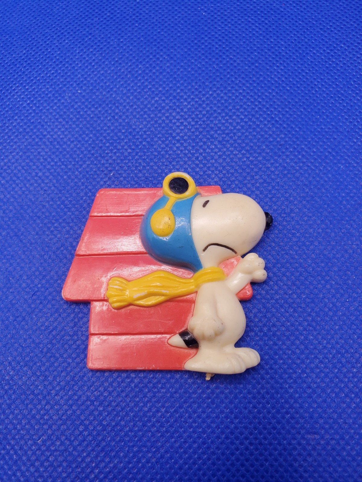 Peanuts Snoopy Red Baron Magnet 1966 RARE Hong Kong Blue Helmet Vintage