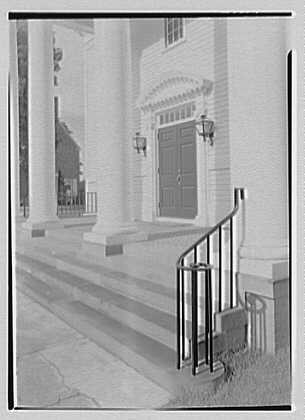 Photo:Longmeadow, Massachusetts. Meeting house, 1768, detail of entrance