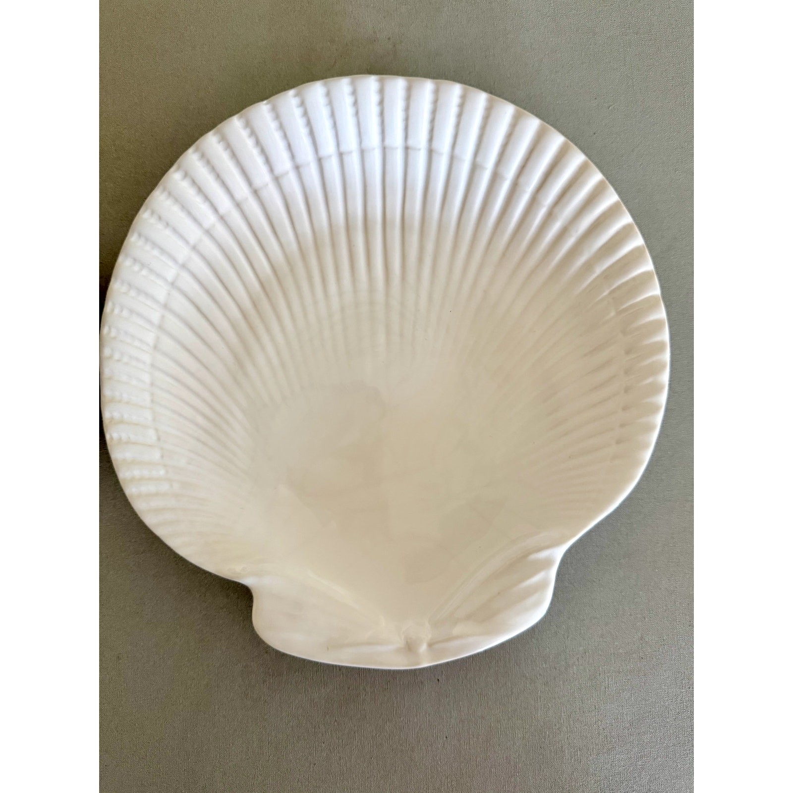 Tiffany & Co. White Scallop-Shaped 8\