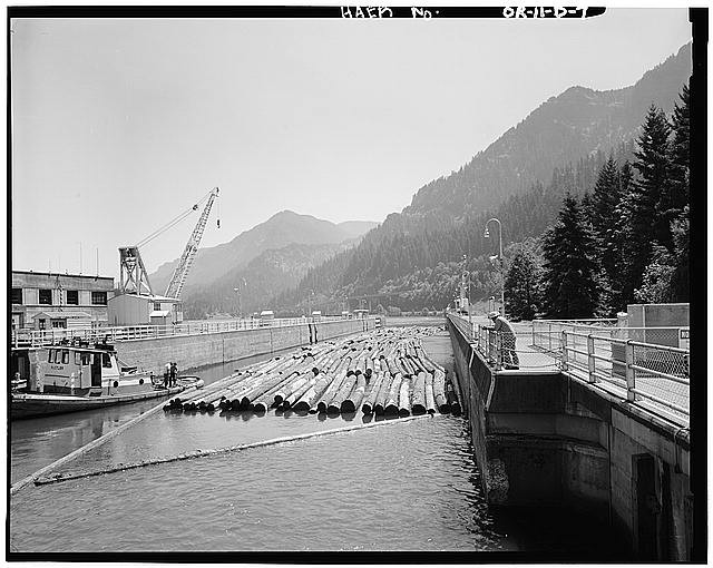 7. GENERAL EXTERIOR VIEW LOOKING EAST, SHOWING NAVIGATION LOCK #1 FILLED WITH