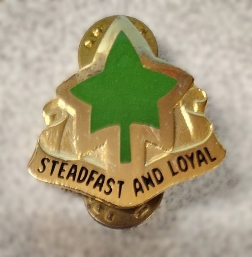 US Army Crest - 4th Infantry Division - Steadfast and Loyal Pin 1.25\