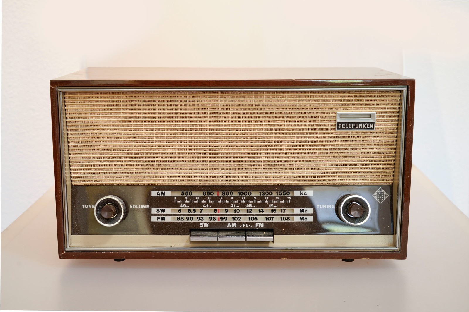 Vintage Telefunken Jubilate de Luxe radio. 5451W Made In Germany Tested Works