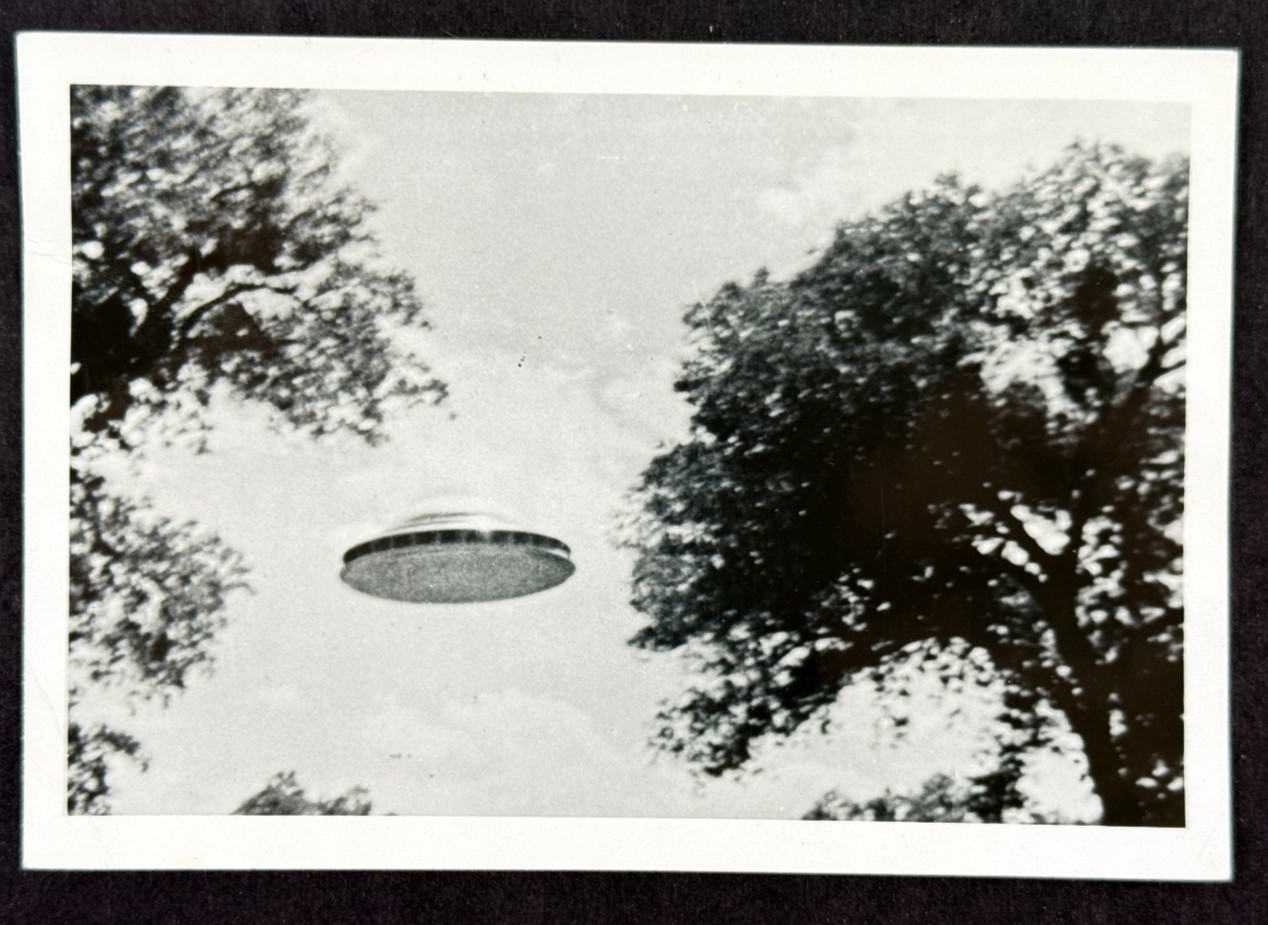 Original 1970's Apolinar “Paul” Villa UFo Space Alien Snapshot photo #1