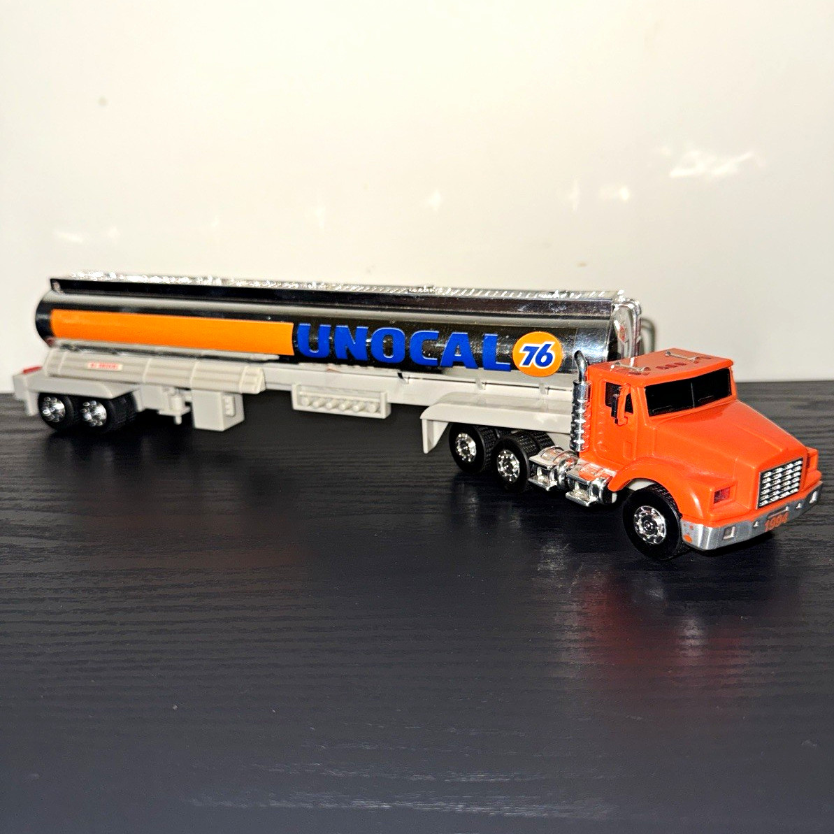 1994 UNOCAL 76 GAS TANKER TOY SEMI TRUCK CHROME ORANGE 1/36 PLASTIC