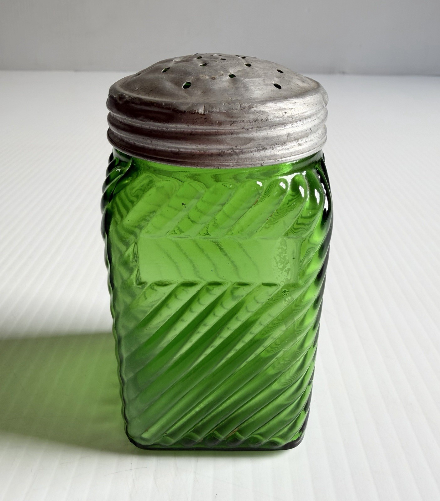 Vintage OWEN ILLINOIS Depression Green Spiral Glass Shaker Hoosier Pantry