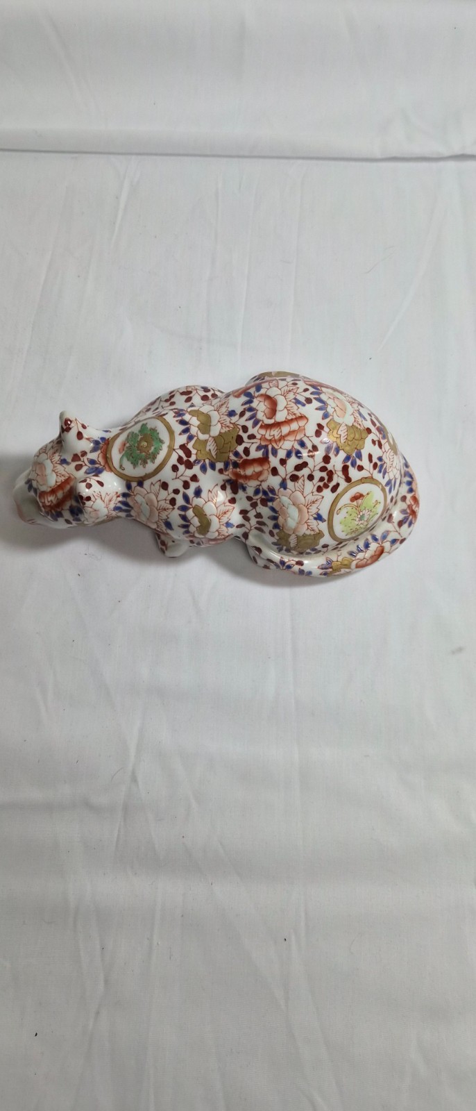 Vintage Chinese porcelain Imari crouching cat figurine