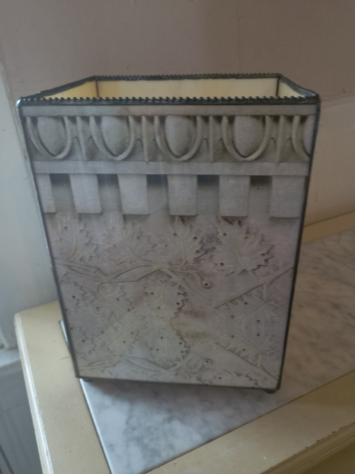 Vintage Willan F Willant Slag Glass & Mirror Bottom Vanity Basket 10.25x8 Vintage Willan F Willant Slag Glass & Mirror Bottom Vanity Basket 10.25x8
